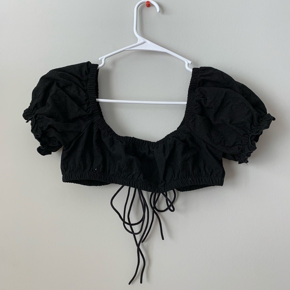 Cropped Black Tie Shirt - Picture 5 of 5